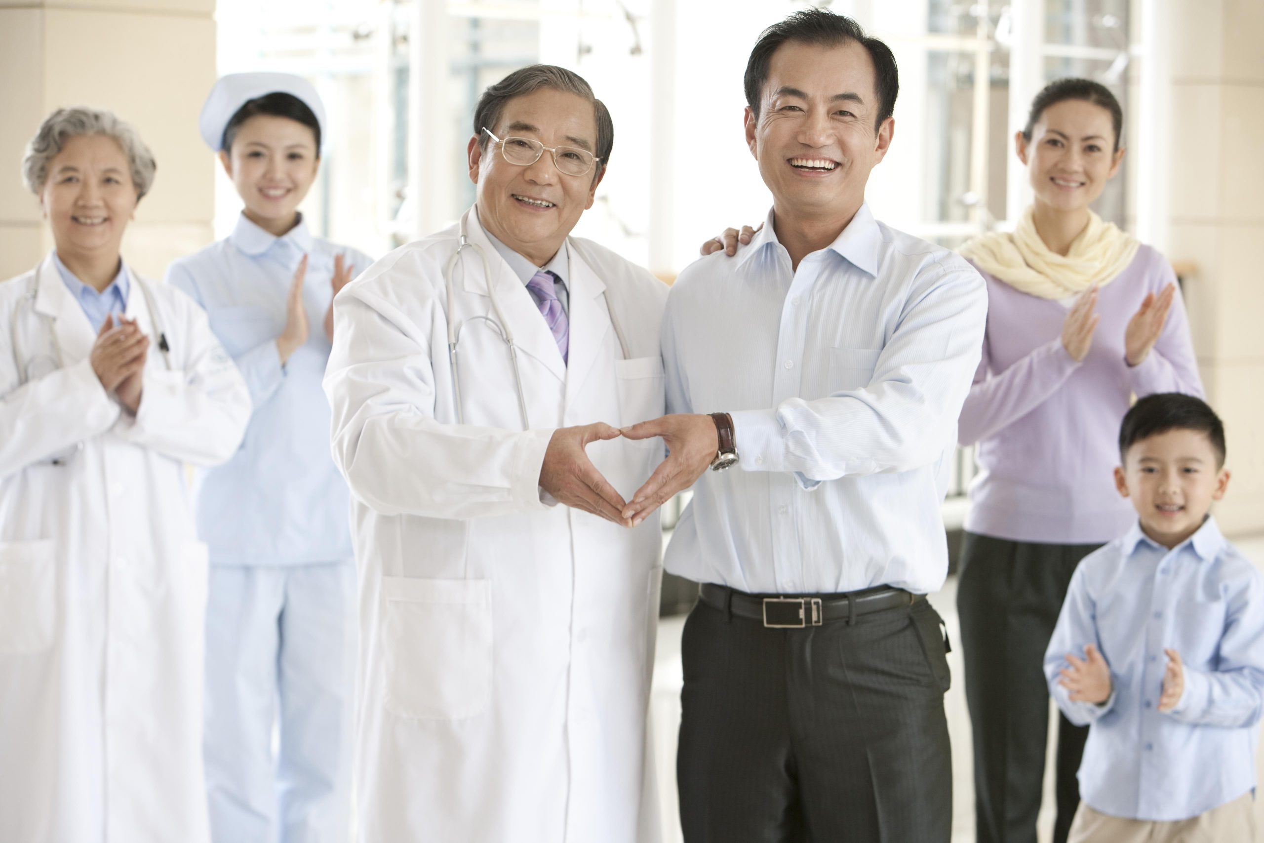 healthworker posing with a patient and his family