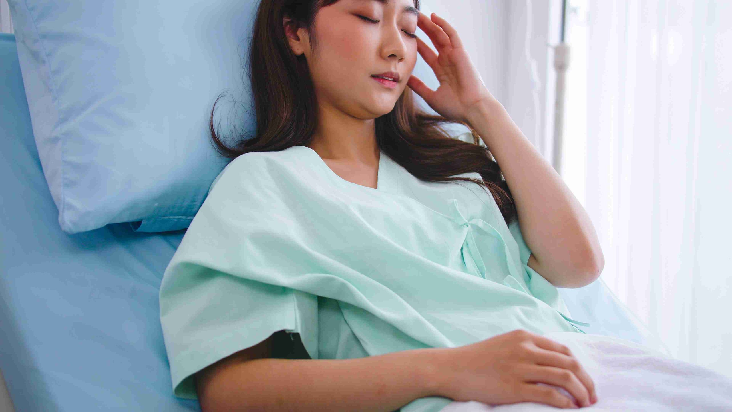 female patient lying in the hospital bed