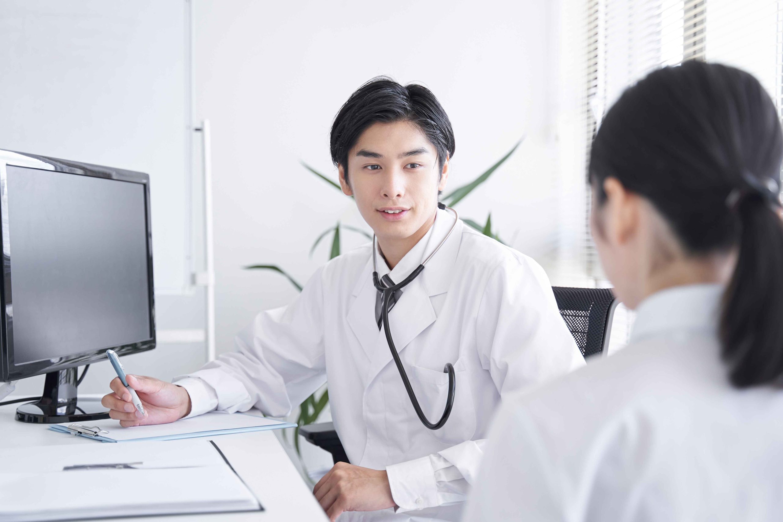 female patient speaking with a young male doctor